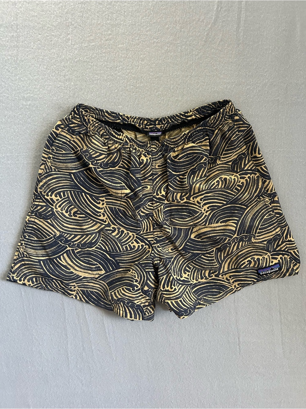 Patagonia Shorts Men's S Blue Beige Baggies Swim Shorts Wave Print
